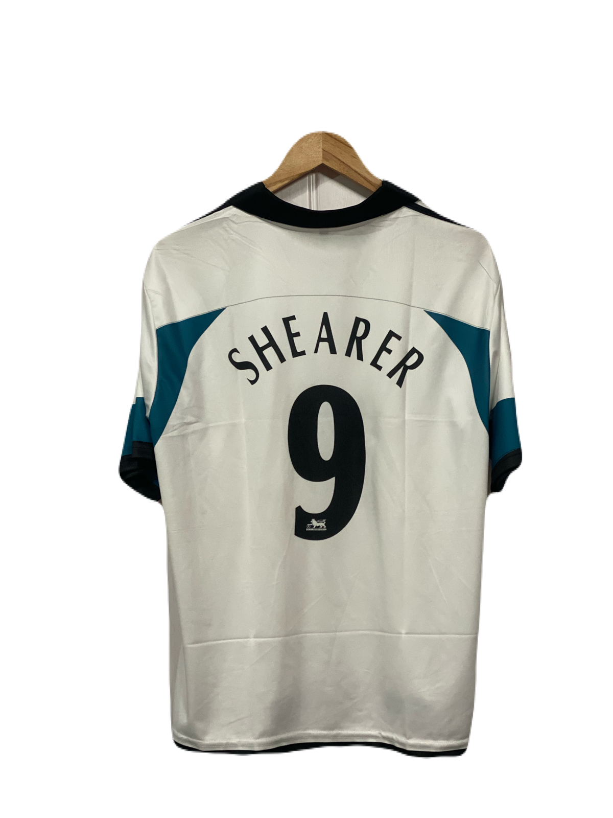 NewCastle United 1999-00 Away kit Shearer Five sleeve - P688