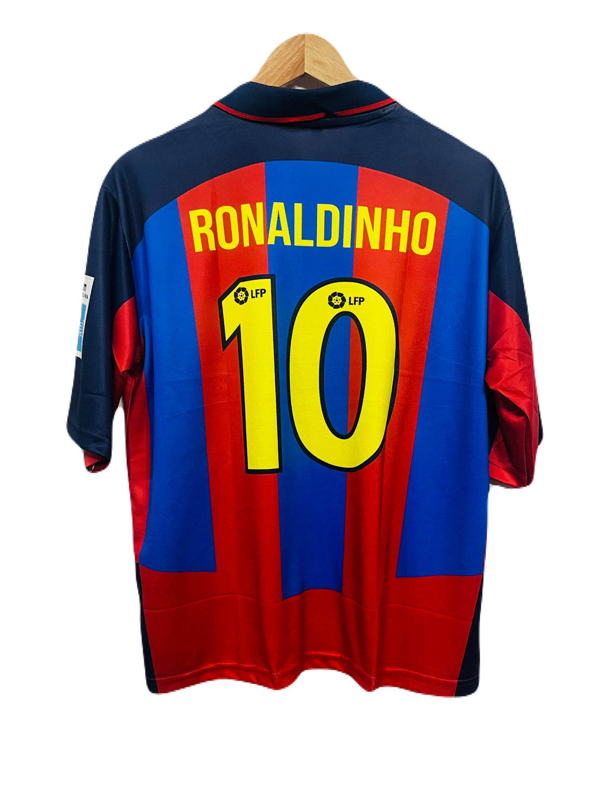 Barcelona 2003/4 home Ronaldinho Five sleeve coller type - P58