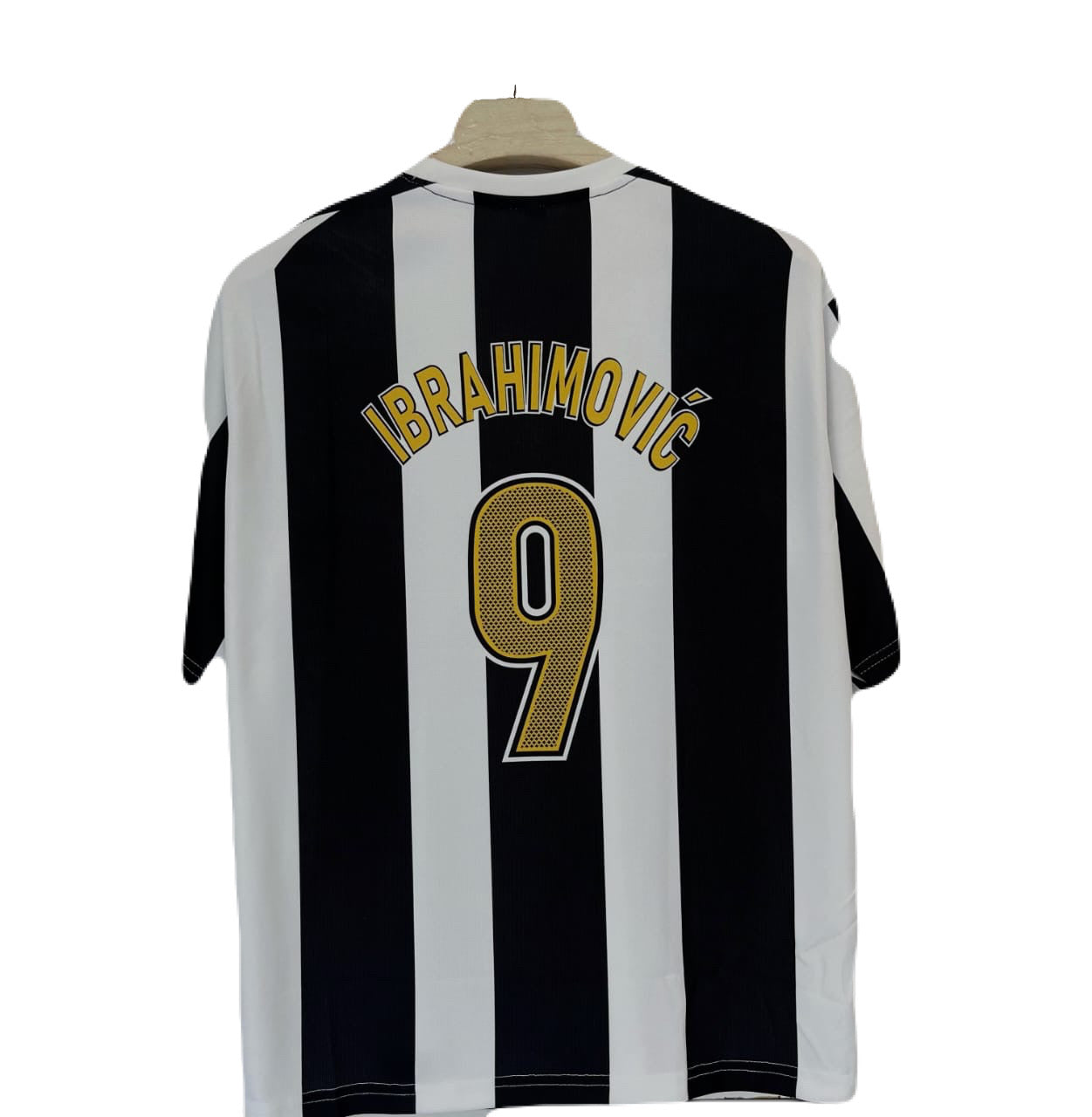 Juventus 2004/05 home jersey five sleeve - bmg store